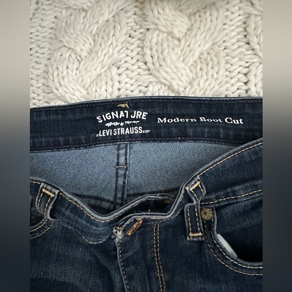 Levi’s Signature Boot Cut Jeans. - Picture 4 of 6